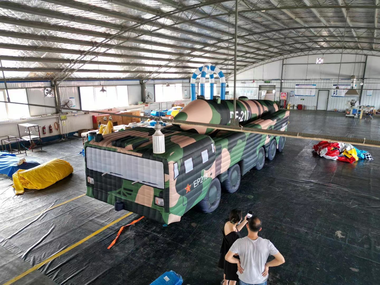 广东灾后重建：新疆阿合奇帐篷搭建保障受灾群众生活